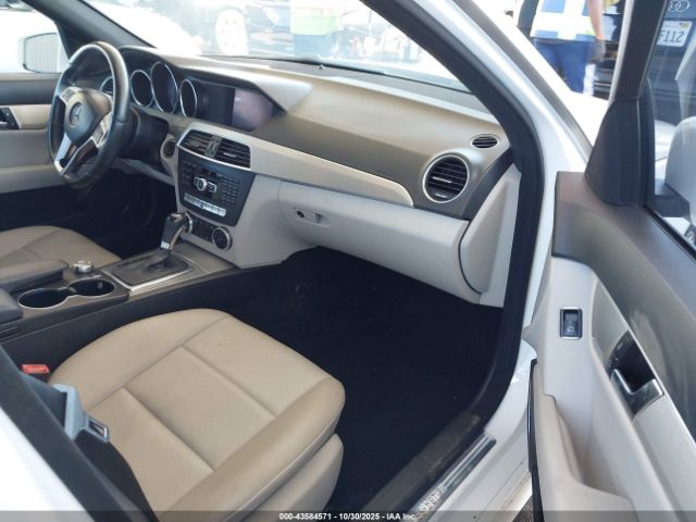 2013 MERCEDES-BENZ C 250 WDDGF4HB3DR272141 Photo 4