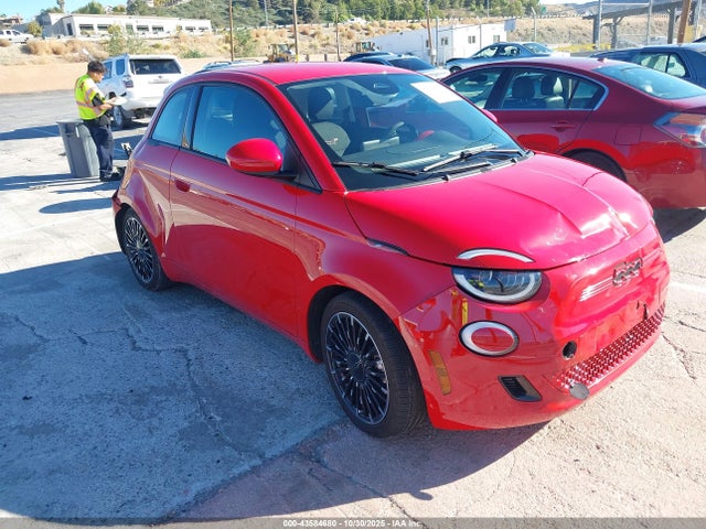 2024 FIAT 500E ZFAFFAA40RX220430