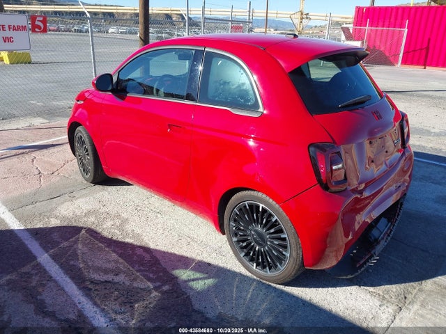 2024 FIAT 500E ZFAFFAA40RX220430 Photo 2