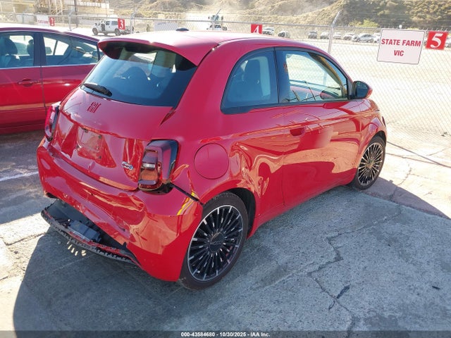 2024 FIAT 500E ZFAFFAA40RX220430 Photo 3
