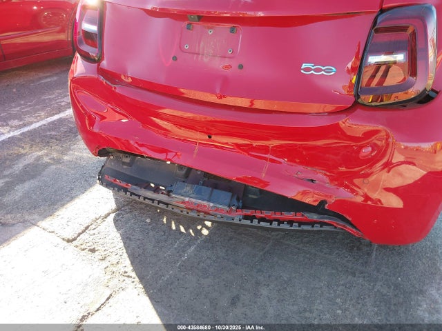 2024 FIAT 500E ZFAFFAA40RX220430 Photo 5