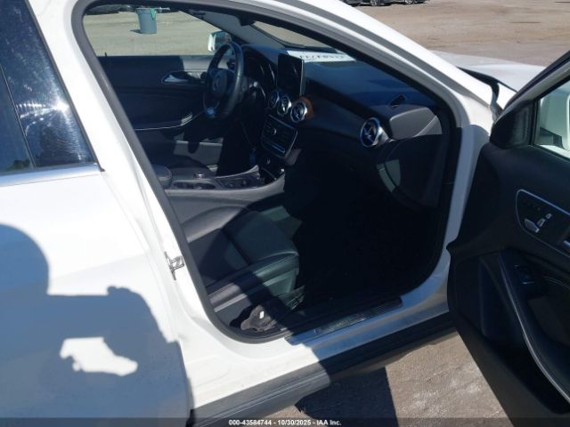 2018 MERCEDES-BENZ GLA 250 WDCTG4GB5JJ519817 Photo 4