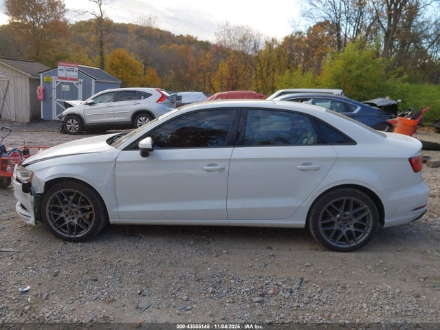 Продажа на аукционе авто 2017 Audi A3 Premium, vin: WAUB8GFF1H1032979, номер лота: 43585148