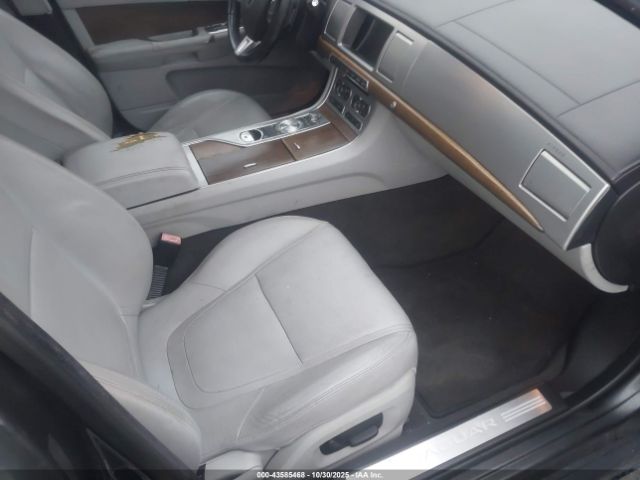 2014 JAGUAR XF SAJWA0ESXEPU11746 Photo 4