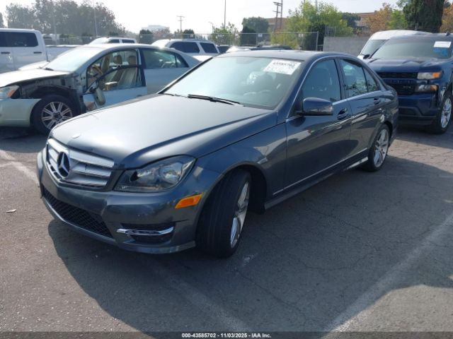 2013 MERCEDES-BENZ C 250 WDDGF4HB2DA852950 Photo 1