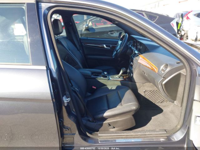 2013 MERCEDES-BENZ C 250 WDDGF4HB2DA852950 Photo 4
