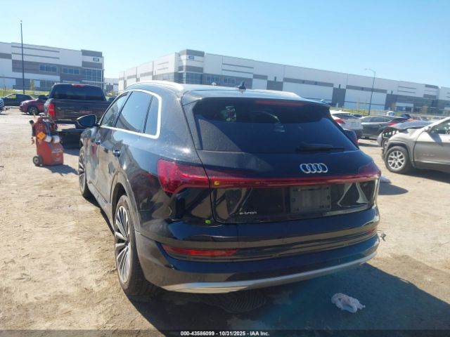 2019 AUDI E-TRON WA1VAAGE2KB015837 Photo 2