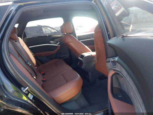 2019 AUDI E-TRON WA1VAAGE2KB015837 Photo 7