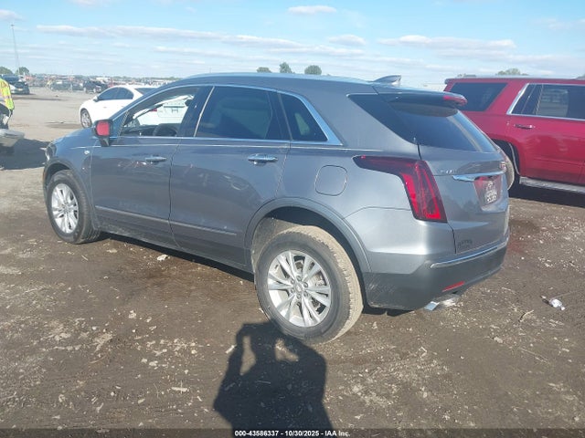 2021 CADILLAC XT5 1GYKNAR45MZ140675 Photo 2
