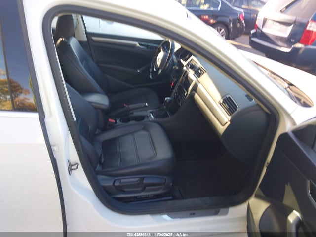 43586548 :رقم المزاد ، 1VWDT7A34HC086303 vin ، 2017 Volkswagen Passat 1.8t R-line مزاد بيع