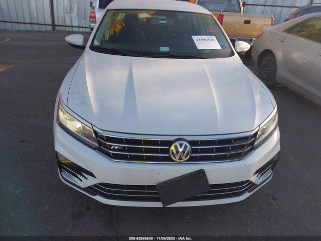 43586548 :رقم المزاد ، 1VWDT7A34HC086303 vin ، 2017 Volkswagen Passat 1.8t R-line مزاد بيع