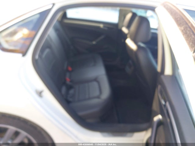 43586548 :رقم المزاد ، 1VWDT7A34HC086303 vin ، 2017 Volkswagen Passat 1.8t R-line مزاد بيع