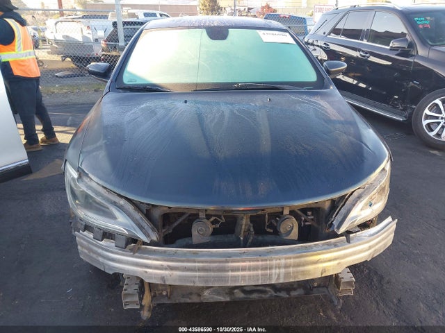 43586590 :رقم المزاد ، 1C3CCCAB7GN185123 vin ، 2016 Chrysler 200 Limited Platinum مزاد بيع