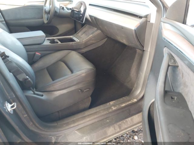 2023 TESLA MODEL Y 7SAYGDEE8PF861550 Photo 4