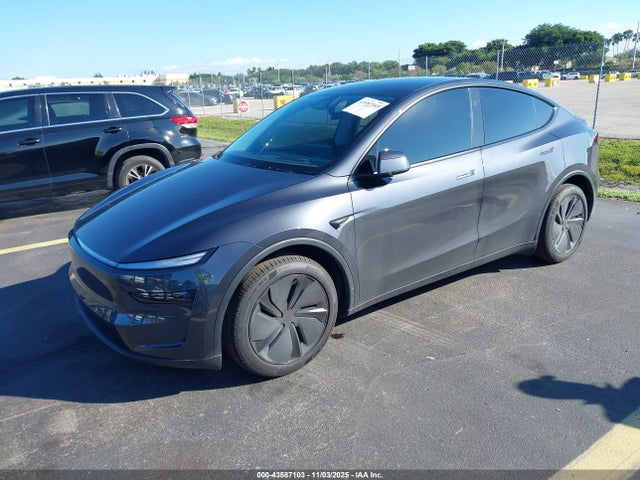2026 TESLA MODEL Y 7SAYGDEE0TA388086 Photo 1