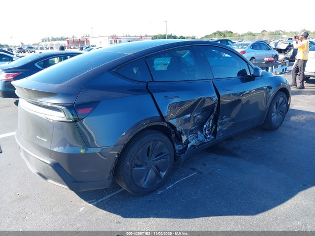 2026 TESLA MODEL Y 7SAYGDEE0TA388086 Photo 3
