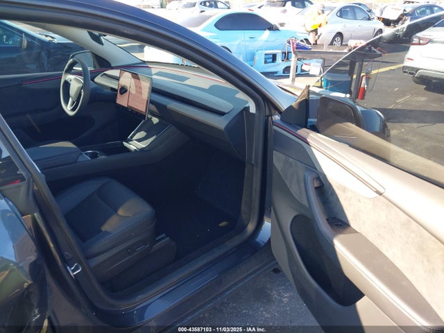 2026 TESLA MODEL Y 7SAYGDEE0TA388086 Photo 4