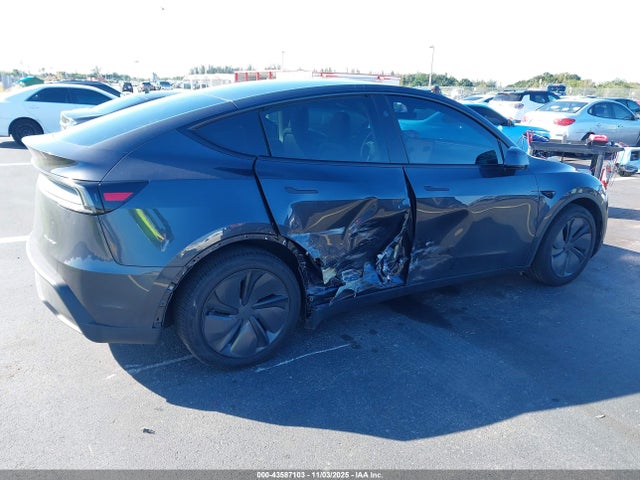 2026 TESLA MODEL Y 7SAYGDEE0TA388086 Photo 5