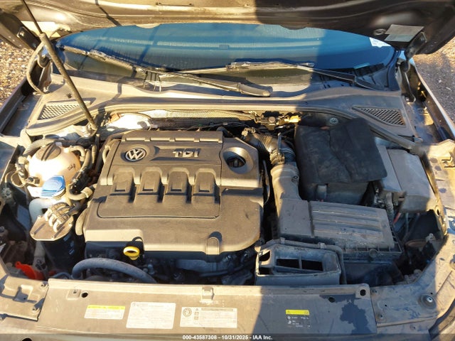 43587308 :رقم المزاد ، 1VWBV7A32FC058319 vin ، 2015 Volkswagen Passat 2.0l Tdi Se مزاد بيع