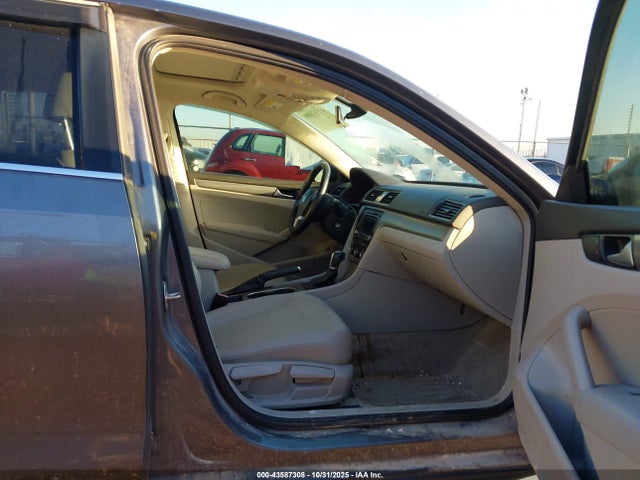 43587308 :رقم المزاد ، 1VWBV7A32FC058319 vin ، 2015 Volkswagen Passat 2.0l Tdi Se مزاد بيع
