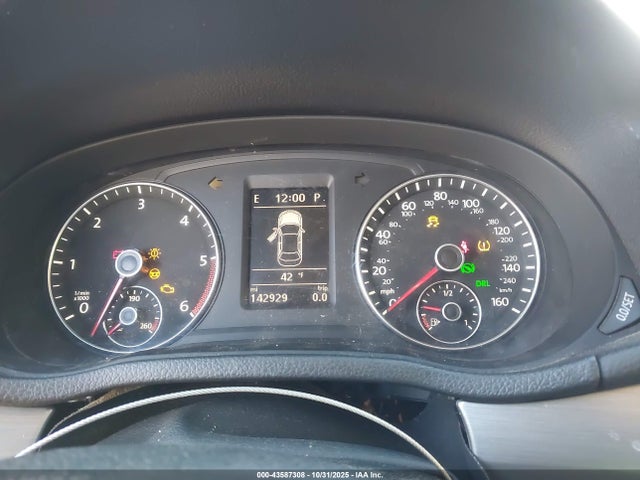43587308 :رقم المزاد ، 1VWBV7A32FC058319 vin ، 2015 Volkswagen Passat 2.0l Tdi Se مزاد بيع