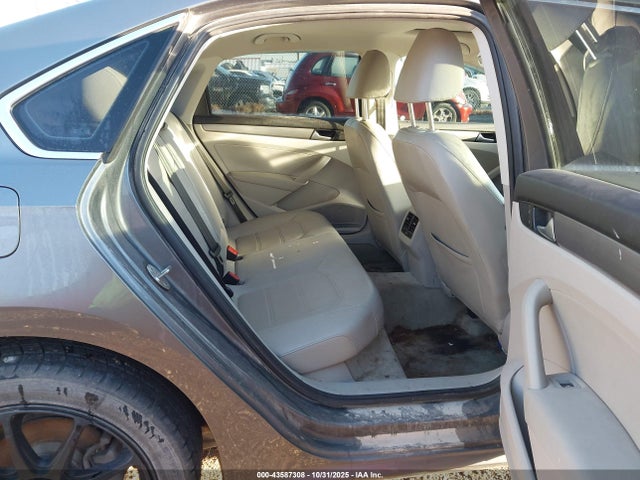 43587308 :رقم المزاد ، 1VWBV7A32FC058319 vin ، 2015 Volkswagen Passat 2.0l Tdi Se مزاد بيع