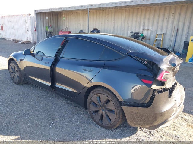 2025 TESLA MODEL 3 5YJ3E1EA6SF027276 Photo 2