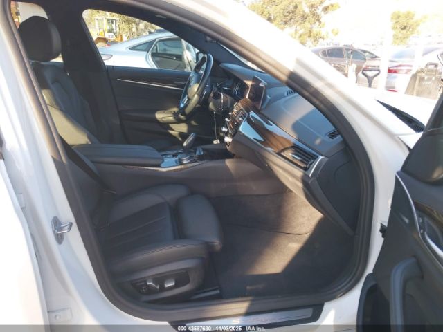 2019 BMW 5 SERIES WBAJA5C58KWW11011 Photo 4