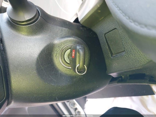 Toyota RAV4 LE 2017 JTMZFREV6HJ703560 Image 33