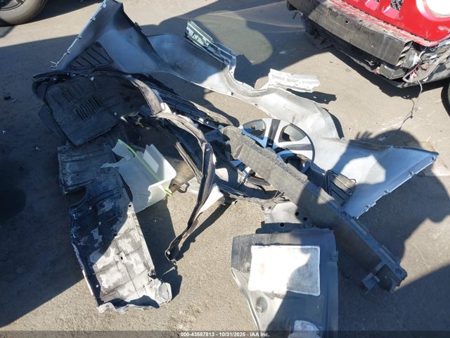 Toyota RAV4 LE 2017 JTMZFREV6HJ703560 Image 34