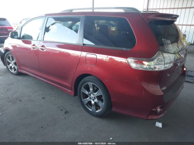 2017 TOYOTA SIENNA 5TDXZ3DC2HS828053 Photo 2