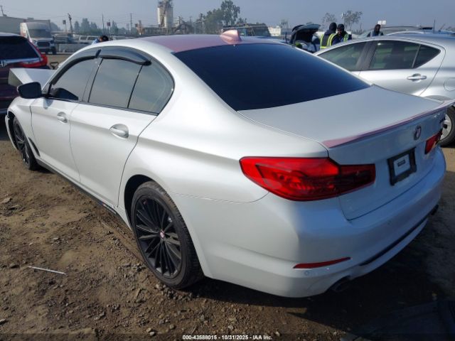 2019 BMW 5 SERIES WBAJA5C54KWW08977 Photo 2