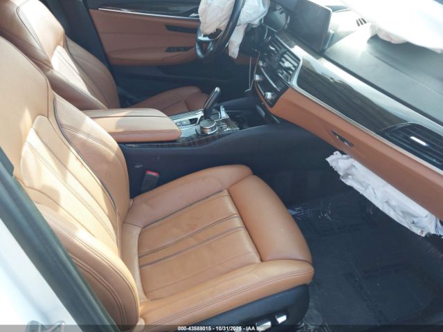 2019 BMW 5 SERIES WBAJA5C54KWW08977 Photo 4