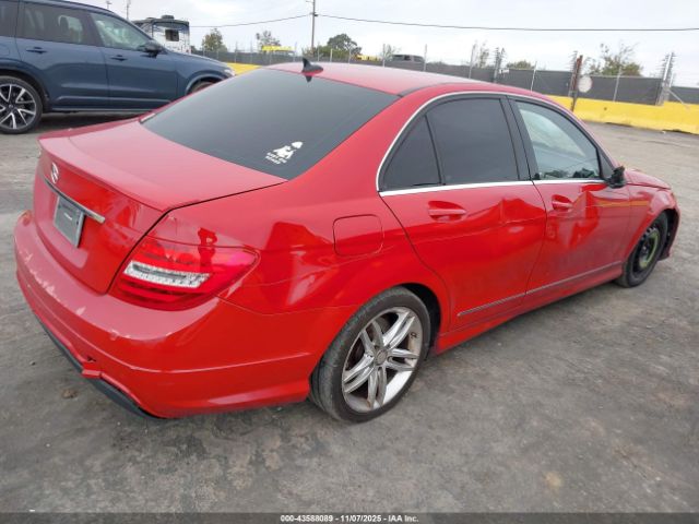 2013 MERCEDES-BENZ C 250 WDDGF4HB3DR254481 Photo 3