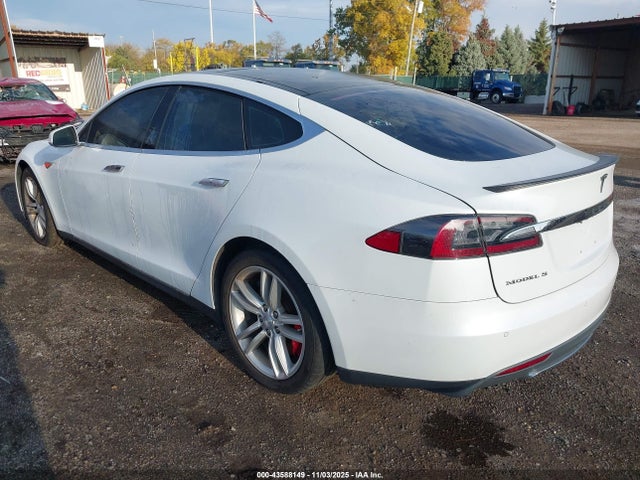 2014 TESLA MODEL S 5YJSA1H1XEFP41581 Photo 2