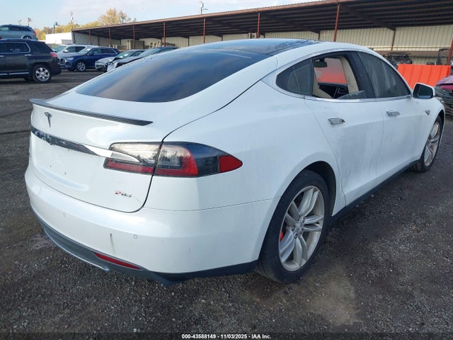 2014 TESLA MODEL S 5YJSA1H1XEFP41581 Photo 3