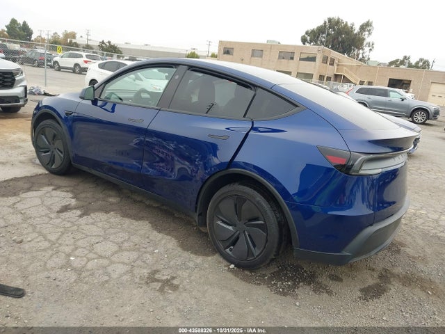 2026 TESLA MODEL Y 7SAYGDEE0TF415323 Photo 2