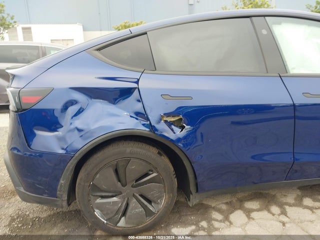 2026 TESLA MODEL Y 7SAYGDEE0TF415323 Photo 5
