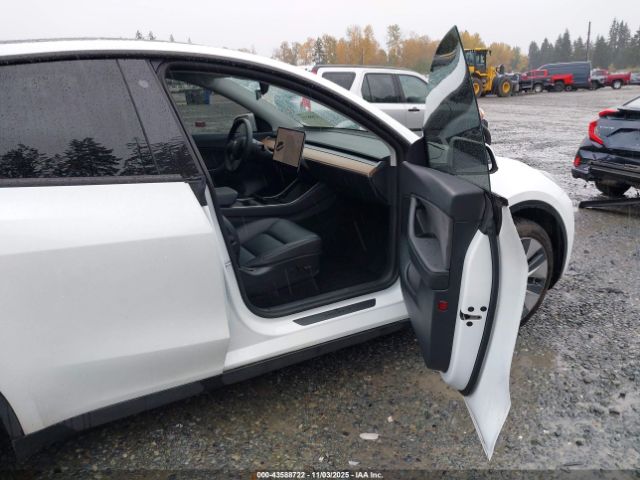 2020 TESLA MODEL Y 5YJYGDEEXLF055748 Photo 4
