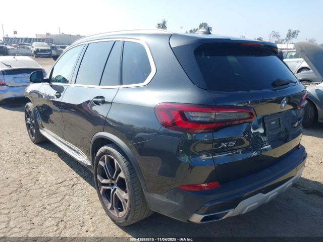 2022 BMW X5 5UXCR6C06N9L05957 Photo 2