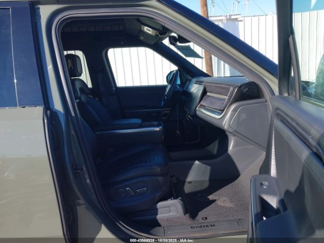 2022 RIVIAN R1T 7FCTGAAL2NN000805 Photo 4