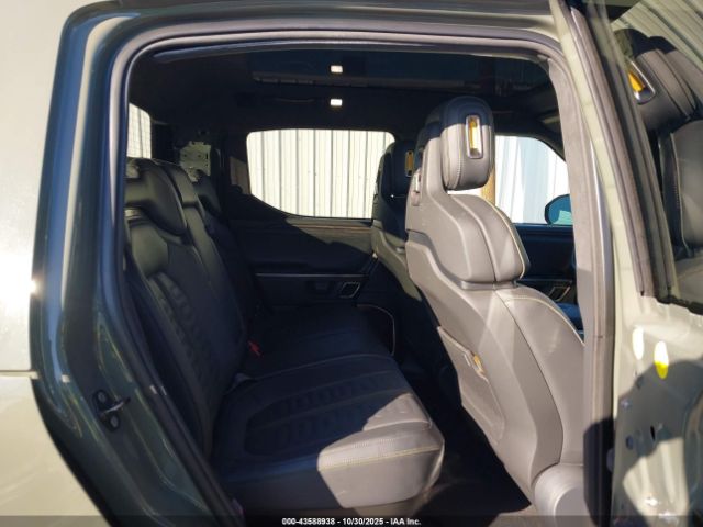 2022 RIVIAN R1T 7FCTGAAL2NN000805 Photo 7