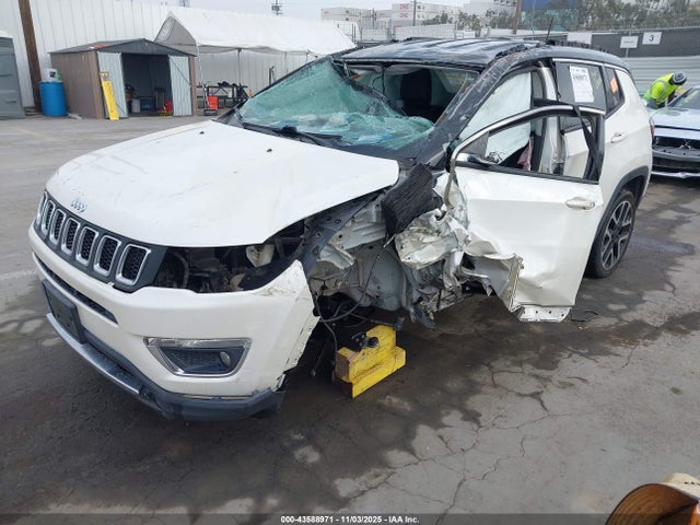 3C4NJCCB2JT205079 Jeep Compass Limited Fwd