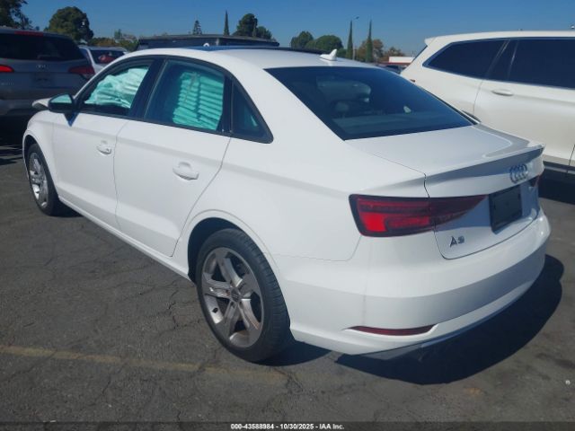 2017 AUDI A3 WAUAUGFF8H1061693 Photo 2
