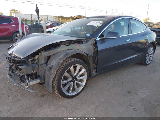 2018 TESLA MODEL 3 5YJ3E1EA1JF154869 Photo 1