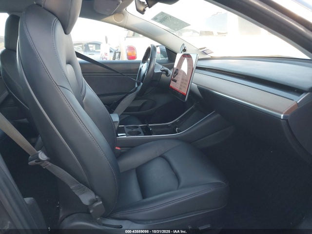2018 TESLA MODEL 3 5YJ3E1EA1JF154869 Photo 4