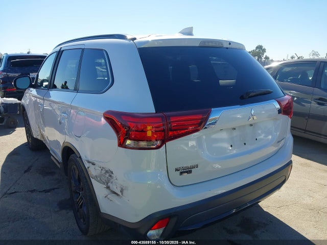 2018 MITSUBISHI OUTLANDER JA4AD3A31JZ029680 Photo 2