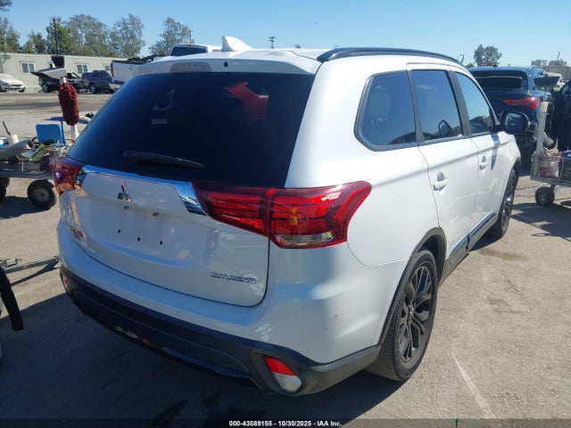 2018 MITSUBISHI OUTLANDER JA4AD3A31JZ029680 Photo 3
