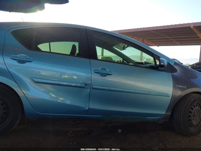 Toyota Prius C Two 2014 JTDKDTB32E1081655 Image 13
