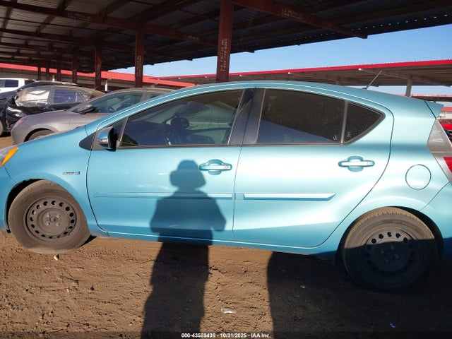 Toyota Prius C Two 2014 JTDKDTB32E1081655 Image 14